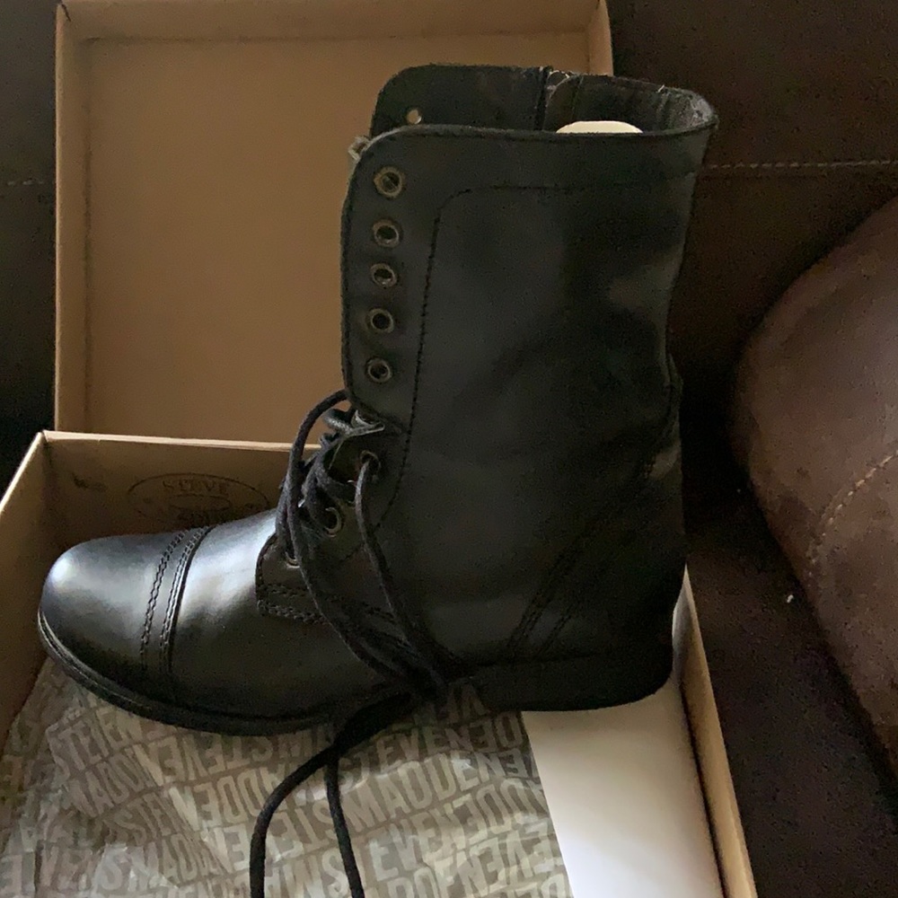 BRAND NEW STEVE MADDEN BLACK TROOPA!